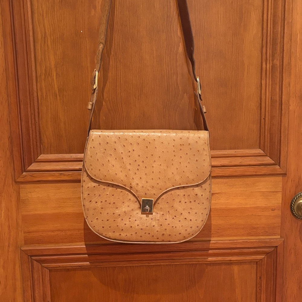 Elegant Tan Leather Shoulder Bag